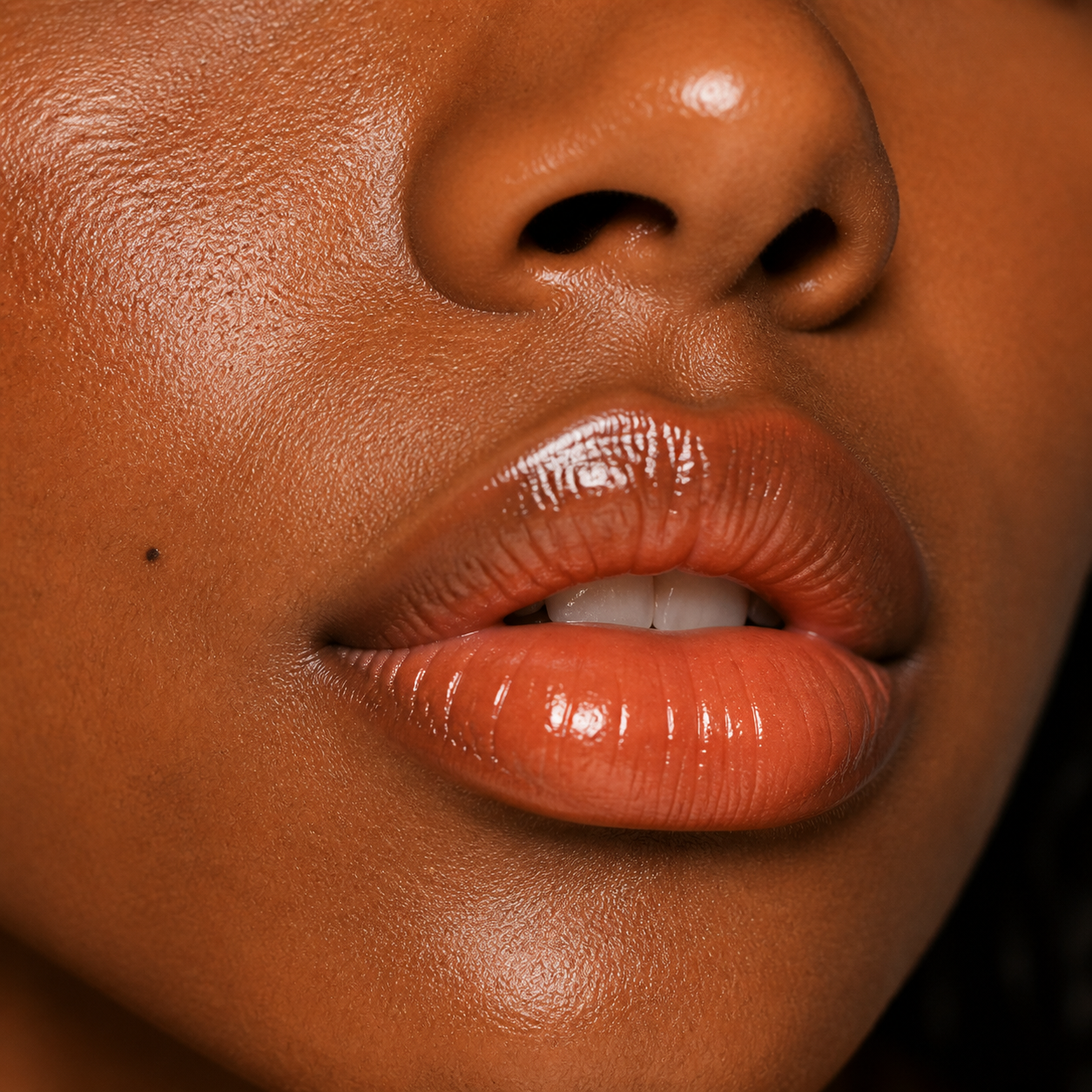 Labios con brillo labial tono 03 Copper